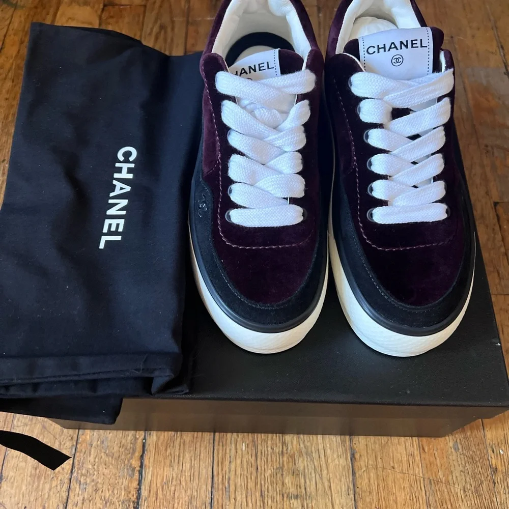 CHANEL SNEAKERS - Picture 2 of 3